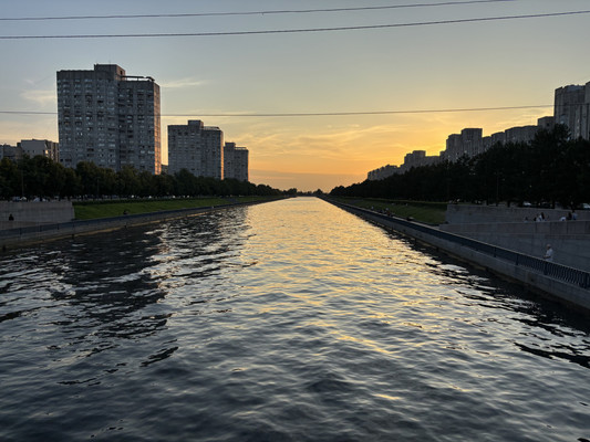 Продам комнату в 8-комн. квартире, Беринга ул, 32к2, Санкт-Петербург г