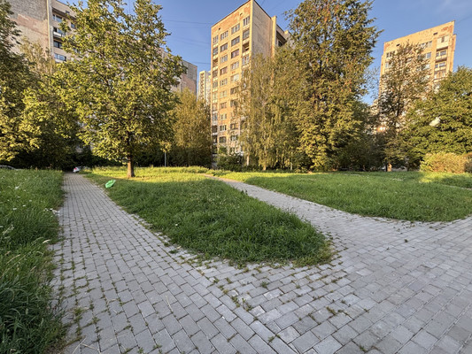 Продам комнату в 8-комн. квартире, Беринга ул, 32к2, Санкт-Петербург г