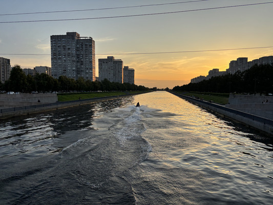 Продам комнату в 8-комн. квартире, Беринга ул, 32к2, Санкт-Петербург г