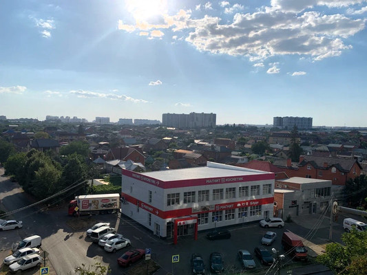 Продам трехкомнатную (3-комн.) квартиру, Симферопольская ул, 18, Краснодар г