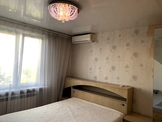 Продам трехкомнатную (3-комн.) квартиру, Симферопольская ул, 18, Краснодар г