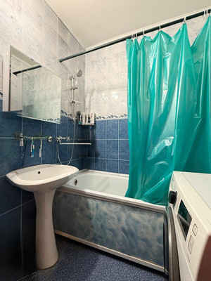 Продам двухкомнатную (2-комн.) квартиру, Спортивная ул, 1, Радовицкий п