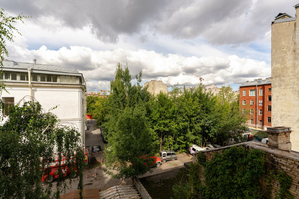 Продам двухкомнатную (2-комн.) квартиру, 10-я В.О. линия, 51/31А, Санкт-Петербург г