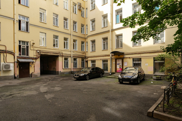 Продам двухкомнатную (2-комн.) квартиру, 10-я В.О. линия, 51/31А, Санкт-Петербург г