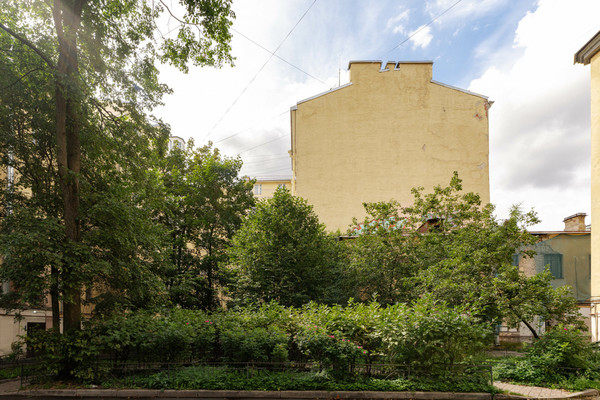 Продам двухкомнатную (2-комн.) квартиру, 10-я В.О. линия, 51/31А, Санкт-Петербург г