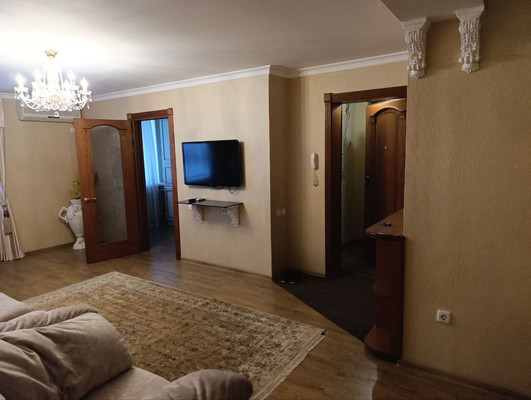 Продам трехкомнатную (3-комн.) квартиру, Куйбышева ул, 153, Симферополь г