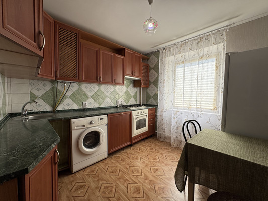Продам трехкомнатную (3-комн.) квартиру, Кирова пр-кт, 22, Симферополь г