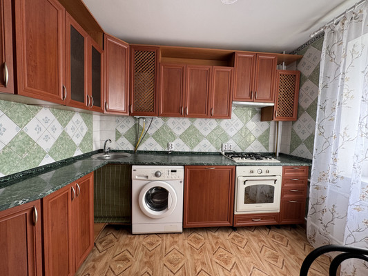 Продам трехкомнатную (3-комн.) квартиру, Кирова пр-кт, 22, Симферополь г