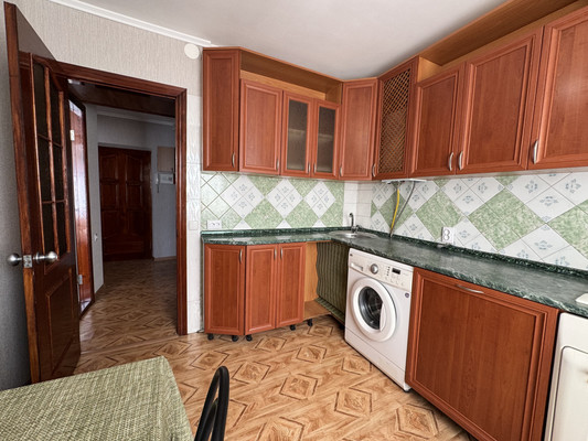 Продам трехкомнатную (3-комн.) квартиру, Кирова пр-кт, 22, Симферополь г