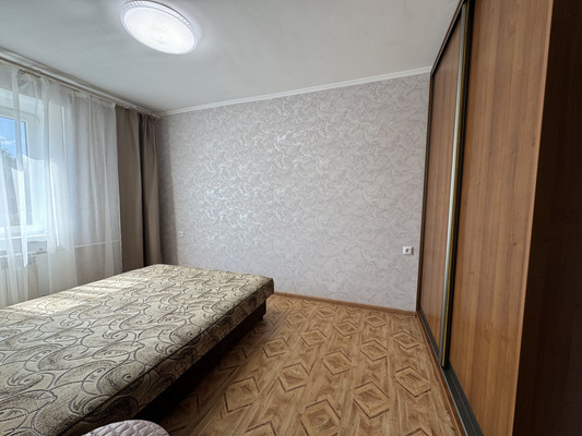Продам трехкомнатную (3-комн.) квартиру, Кирова пр-кт, 22, Симферополь г