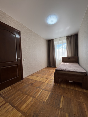 Продам трехкомнатную (3-комн.) квартиру, Кирова пр-кт, 22, Симферополь г