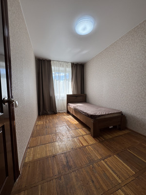 Продам трехкомнатную (3-комн.) квартиру, Кирова пр-кт, 22, Симферополь г