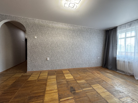 Продам трехкомнатную (3-комн.) квартиру, Кирова пр-кт, 22, Симферополь г