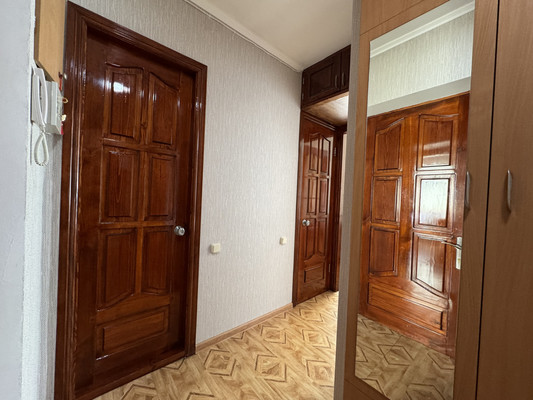 Продам трехкомнатную (3-комн.) квартиру, Кирова пр-кт, 22, Симферополь г