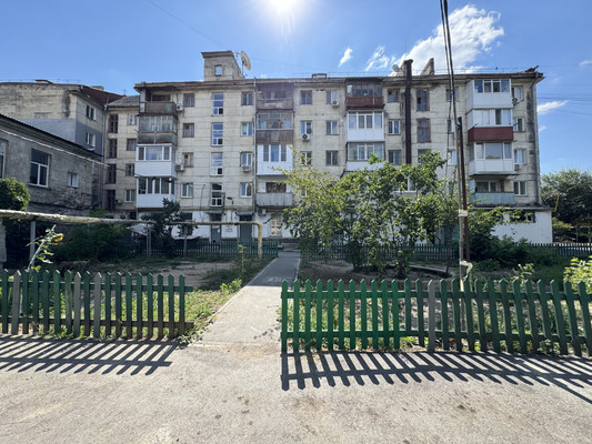 Продам трехкомнатную (3-комн.) квартиру, Кирова пр-кт, 22, Симферополь г