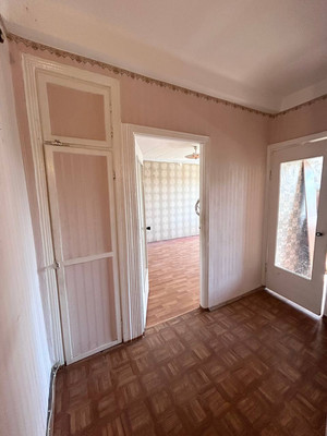 Продам двухкомнатную (2-комн.) квартиру, Аральская ул, 59, Симферополь г