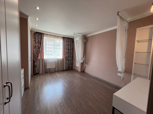 Продам двухкомнатную (2-комн.) квартиру, Монтажников ул, 14, Краснодар г