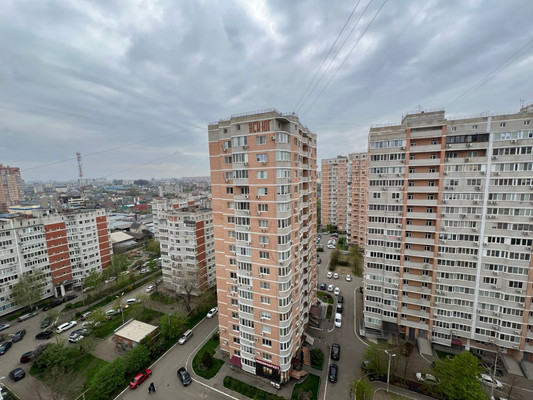 Продам двухкомнатную (2-комн.) квартиру, Монтажников ул, 14, Краснодар г