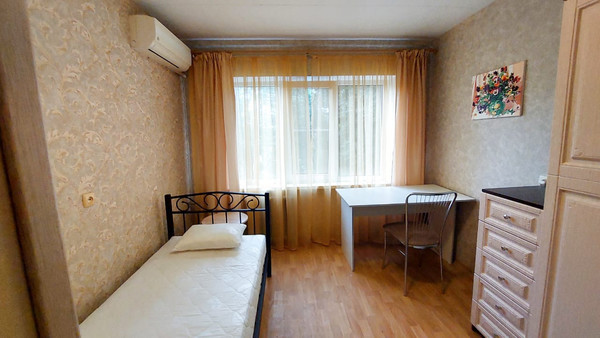Продам двухкомнатную (2-комн.) квартиру, им. Селезнева ул, 80, Краснодар г