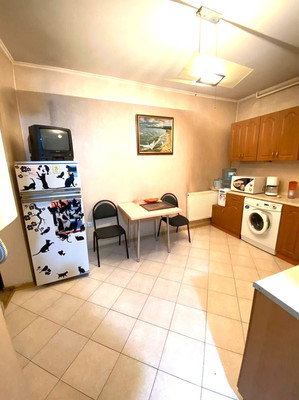 Продам двухкомнатную (2-комн.) квартиру, Тихая ул, 102, Калининград г