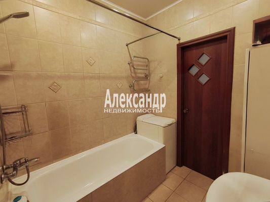Продам двухкомнатную (2-комн.) квартиру, Ленина пр-кт, 18, Выборг г