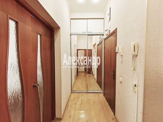 Продам двухкомнатную (2-комн.) квартиру, Ленина пр-кт, 18, Выборг г
