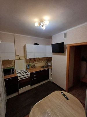 Продам однокомнатную (1-комн.) квартиру, Героев Сталинграда ул, 5, Симферополь г