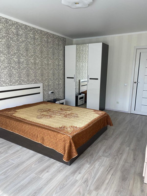 Продам трехкомнатную (3-комн.) квартиру, Дзержинского ул, 172, Калининград г