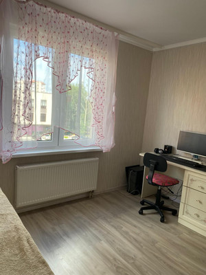 Продам трехкомнатную (3-комн.) квартиру, Дзержинского ул, 172, Калининград г