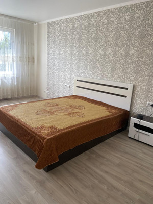 Продам трехкомнатную (3-комн.) квартиру, Дзержинского ул, 172, Калининград г