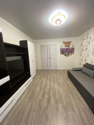 Продам трехкомнатную (3-комн.) квартиру, Дзержинского ул, 172, Калининград г
