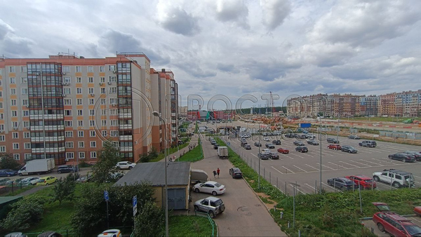 Продам трехкомнатную (3-комн.) квартиру, Солнечный б-р, 2, Лопатино рп