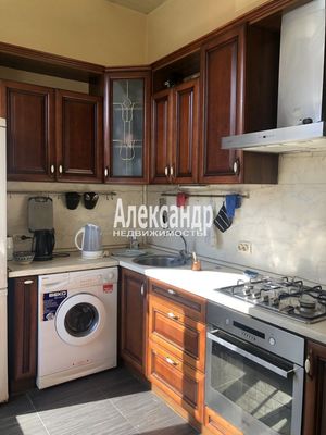 Продам двухкомнатную (2-комн.) квартиру, Мануильского ул, 2, Кронштадт г