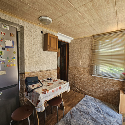 Продам трехкомнатную (3-комн.) квартиру, Фабричный спуск, 6, Симферополь г
