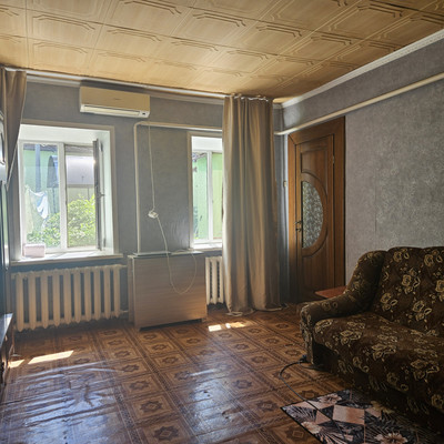 Продам трехкомнатную (3-комн.) квартиру, Фабричный спуск, 6, Симферополь г