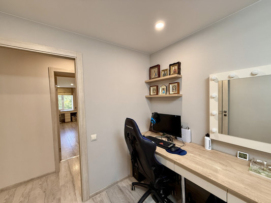 Продам трехкомнатную (3-комн.) квартиру, Белова ул, 16, Мирное с