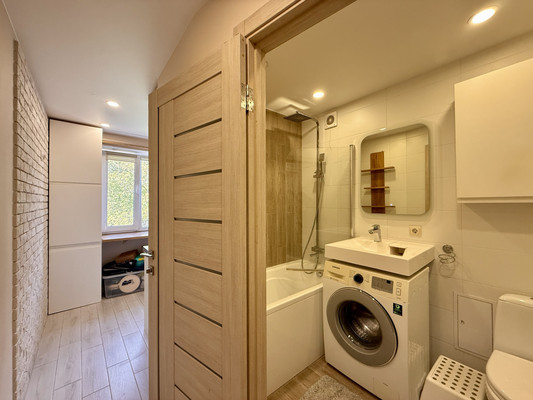 Продам трехкомнатную (3-комн.) квартиру, Белова ул, 16, Мирное с