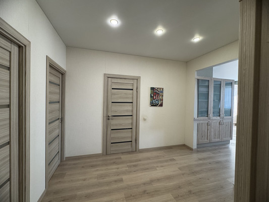 Продам трехкомнатную (3-комн.) квартиру, Кальная ул, 5, Рязань г