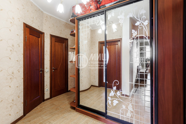Продам двухкомнатную (2-комн.) квартиру, Красноармейская ул, 64, Нахабино рп