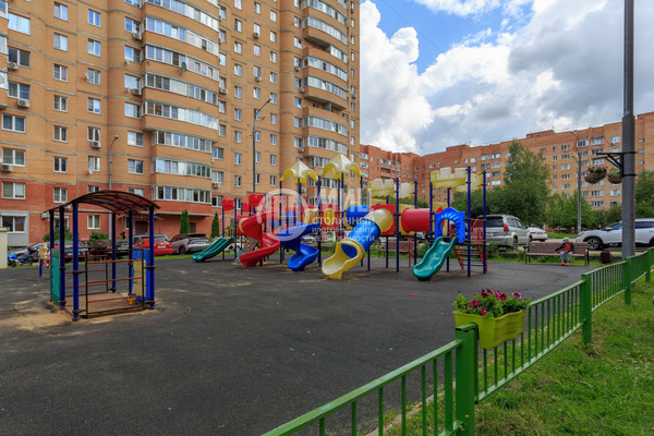 Продам двухкомнатную (2-комн.) квартиру, Красноармейская ул, 64, Нахабино рп