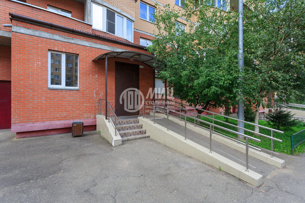 Продам двухкомнатную (2-комн.) квартиру, Красноармейская ул, 64, Нахабино рп