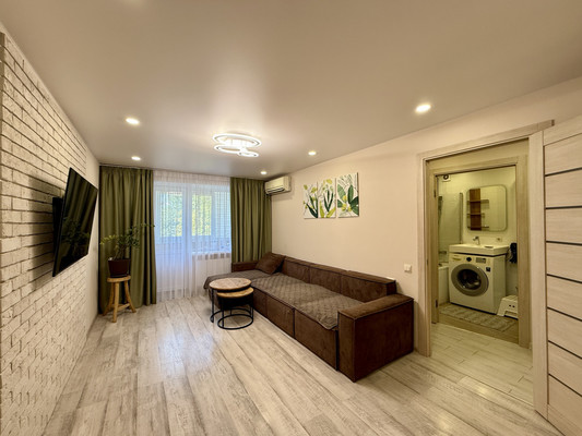 Продам трехкомнатную (3-комн.) квартиру, Белова ул, 16, Мирное с