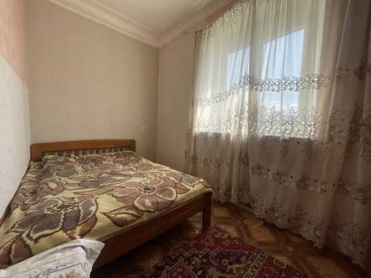 Продам трехкомнатную (3-комн.) квартиру, Суворовская ул, 57, Новороссийск г