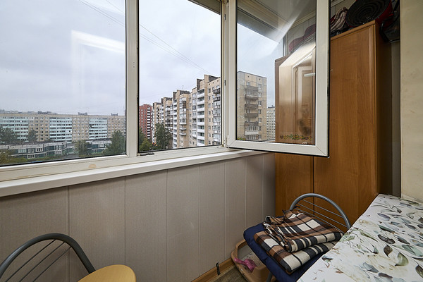 Продам комнату в 12-комн. квартире, Наставников пр-кт, 8Ак1, Санкт-Петербург г
