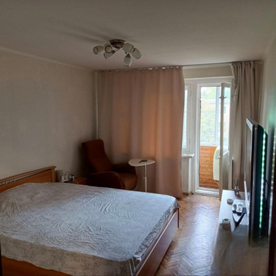 Продам двухкомнатную (2-комн.) квартиру, Ленинская ул, 2, Беседы с