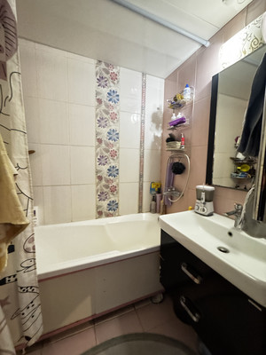 Продам трехкомнатную (3-комн.) квартиру, Комарова б-р, 42, Ростов-на-Дону г