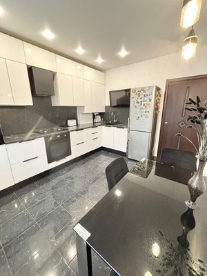 Продам трехкомнатную (3-комн.) квартиру, Тихорецкая ул, 20, Калининград г