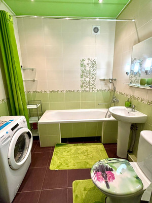 Продам трехкомнатную (3-комн.) квартиру, Тихорецкая ул, 20, Калининград г
