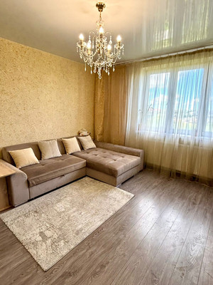 Продам трехкомнатную (3-комн.) квартиру, Тихорецкая ул, 20, Калининград г