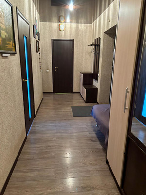 Продам трехкомнатную (3-комн.) квартиру, Тихорецкая ул, 20, Калининград г